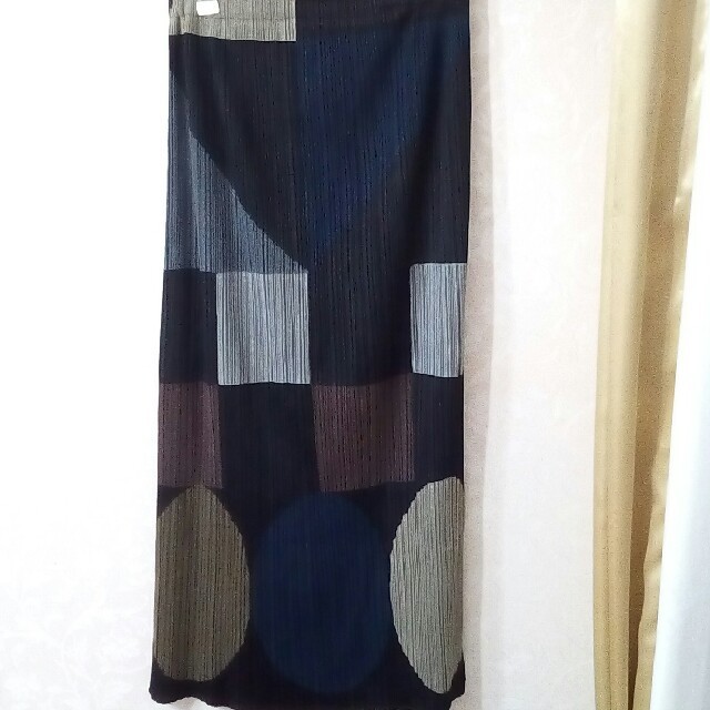 PLEATS PLEASE ISSEY MIYAKE(プリーツプリーズイッセイミヤケ)のイッセイミヤケ　プリーツプリーズ　スカート レディースのスカート(ロングスカート)の商品写真