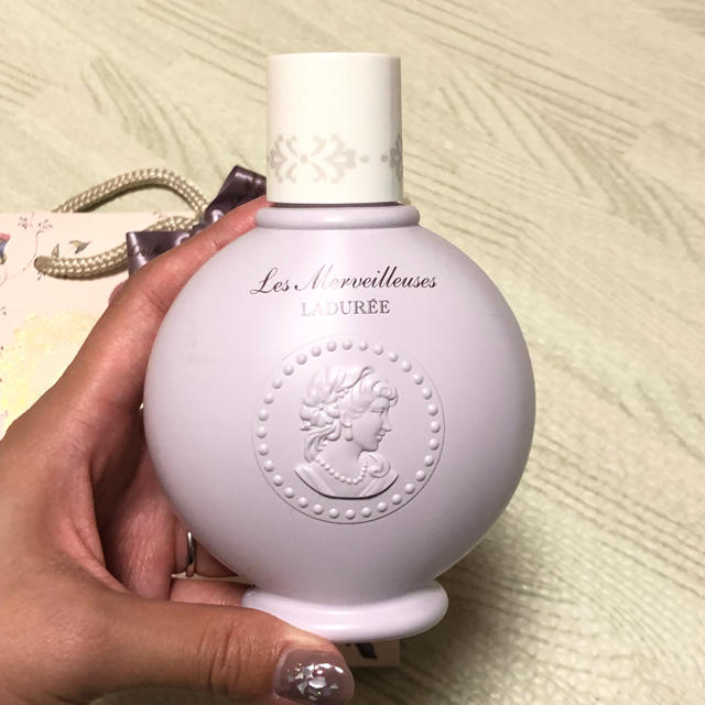 LADUREE(ラデュレ)のLADUREE ヴァイオレット ボディミルク コスメ/美容のボディケア(ボディクリーム)の商品写真