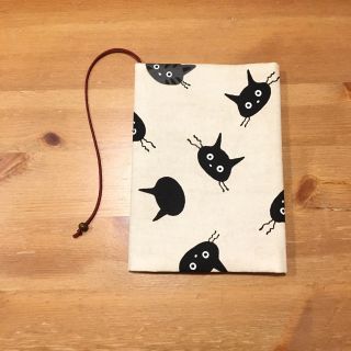 【 文庫本 】ブックカバー   ハンドメイド  ひげねこ ベージュ(ブックカバー)