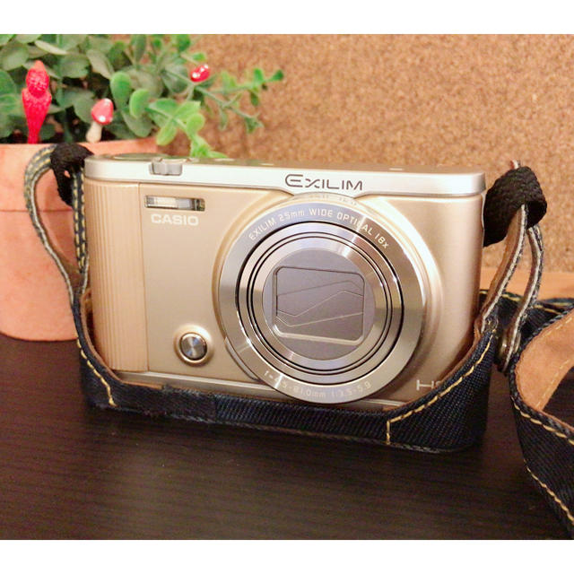 CASIO(カシオ)のmii様専用《美品》Casio EX-ZR1800 ケース、メモリーカード付き スマホ/家電/カメラのカメラ(コンパクトデジタルカメラ)の商品写真