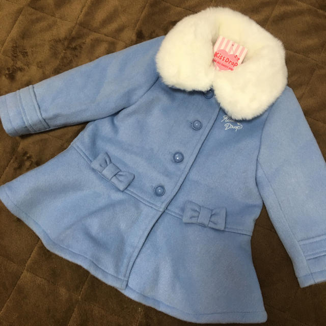 BeBe(ベベ)のキスドロップ コート リボン ブルー KissDrop キッズ/ベビー/マタニティのキッズ服女の子用(90cm~)(コート)の商品写真