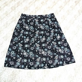トッカ(TOCCA)のTOCCA刺繍スカート(黒)サイズ0(ひざ丈スカート)