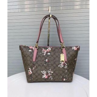 コーチ(COACH)のcoach 新作花柄トートバッグ(トートバッグ)