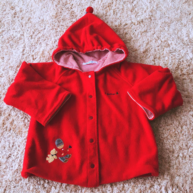 familiar(ファミリア)のファミリア 赤 フリース コート 上着 ボーダー 90 キッズ/ベビー/マタニティのキッズ服女の子用(90cm~)(ジャケット/上着)の商品写真
