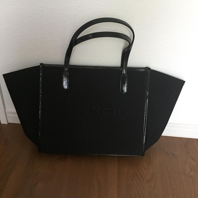 GIVENCHY(ジバンシィ)の新品未使用 GIVENCHY ジバンシー バッグ ノベルティ レディースのバッグ(トートバッグ)の商品写真