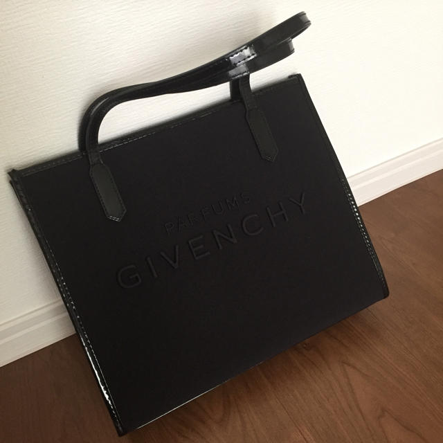 GIVENCHY(ジバンシィ)の新品未使用 GIVENCHY ジバンシー バッグ ノベルティ レディースのバッグ(トートバッグ)の商品写真