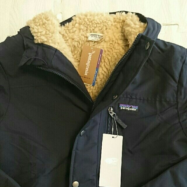 patagonia(パタゴニア)の【新品・未使用】タグ付 パタゴニア ボーイズ インファーノ XL ネイビー レディースのジャケット/アウター(ブルゾン)の商品写真