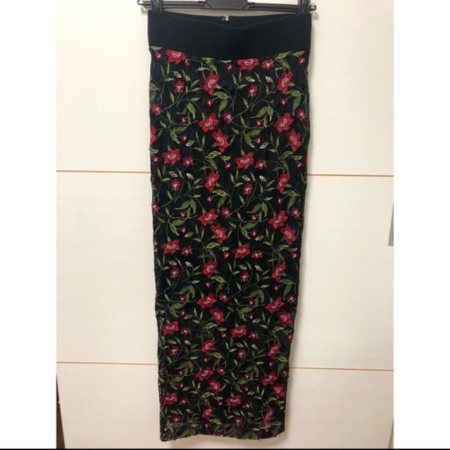 SNIDEL(スナイデル)の石原さとみさん着用レース刺繍花柄スカート レディースのスカート(ロングスカート)の商品写真