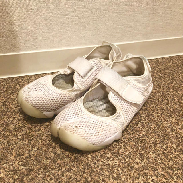 NIKE(ナイキ)のNIKE WMNS AIR RIFT レディースの靴/シューズ(スニーカー)の商品写真