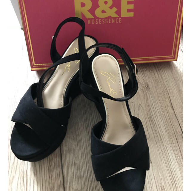 R&E(アールアンドイー)のサンダル レディースの靴/シューズ(サンダル)の商品写真