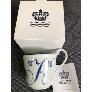 ロイヤルコペンハーゲン(ROYAL COPENHAGEN)のロイヤルコペンハーゲン☆彡.マグカップ✳イニシャルK新品ですが……(グラス/カップ)