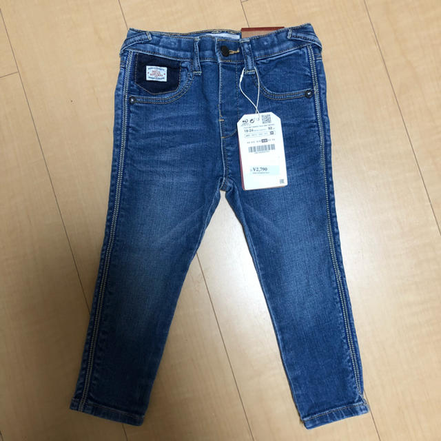 ZARA(ザラ)の新品タグ付き 王道デニム キッズ/ベビー/マタニティのキッズ服男の子用(90cm~)(パンツ/スパッツ)の商品写真