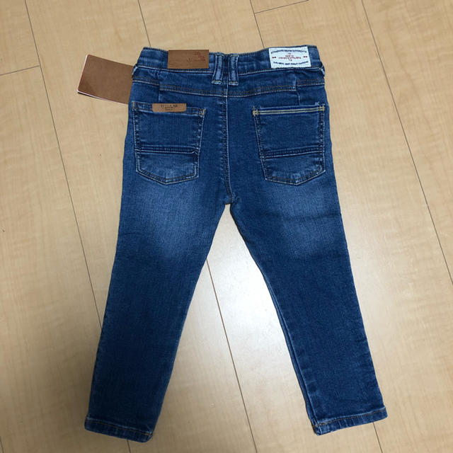 ZARA(ザラ)の新品タグ付き 王道デニム キッズ/ベビー/マタニティのキッズ服男の子用(90cm~)(パンツ/スパッツ)の商品写真