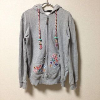 メルシーボークー(mercibeaucoup)のメルシーボークー ミラー刺繍パーカ(パーカー)