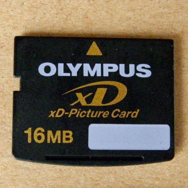 OLYMPUS(オリンパス)の最終値下げ；xDピクチャーカード 16MB オリンパス【中古】 スマホ/家電/カメラのカメラ(その他)の商品写真