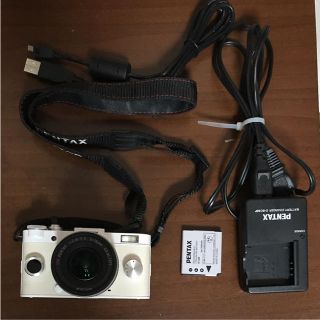 ペンタックス(PENTAX)の【完売色！】超美品！ ペンタックス ミラーレス一眼 Q-S1(ミラーレス一眼)