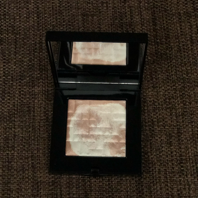 BOBBI BROWN(ボビイブラウン)のBOBBIBROWN ハイライティングパウダー コスメ/美容のベースメイク/化粧品(フェイスパウダー)の商品写真