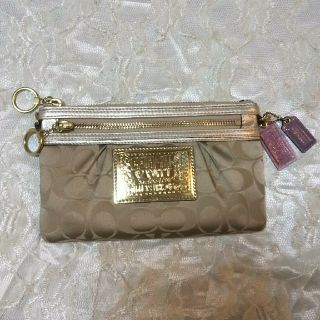 コーチ(COACH)のお値下げ☆COACH ショルダーストラップ付きポーチ 限定品☆ 新品 未使用品(ショルダーバッグ)