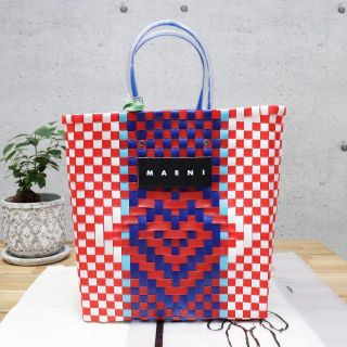 マルニ(MARNI)の新品 マルニ フラワーカフェ トートバッグ カゴバッグ ラージ レッド ブルー(トートバッグ)