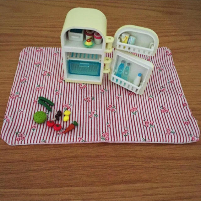 EPOCH(エポック)のシルバニア☆   冷蔵庫とランチセットなど♫ エンタメ/ホビーのおもちゃ/ぬいぐるみ(キャラクターグッズ)の商品写真