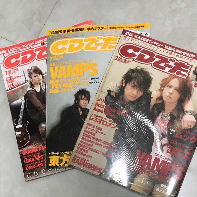 L'Arc～en～Ciel(ラルクアンシエル)の音楽雑誌 CDでーた 3冊セット VAMPS ポスター 付 HYDE K.A.Z エンタメ/ホビーのタレントグッズ(ミュージシャン)の商品写真