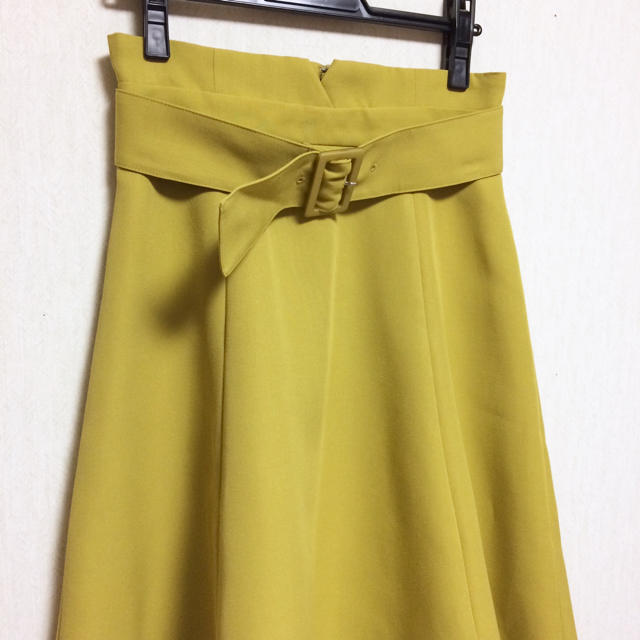 Apuweiser-riche(アプワイザーリッシェ)のベルト付きフレアスカート    サイズ2                406. レディースのスカート(ひざ丈スカート)の商品写真