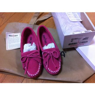 ミネトンカ(Minnetonka)の新品☆ミネトンカMINNETONKA(ローファー/革靴)