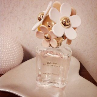 マークジェイコブス(MARC JACOBS)のMARC JACOBS DAISY(香水(女性用))