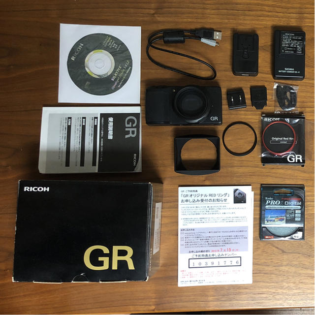 RICOH(リコー)の（t様専用）美品 RICOH GR（ご予約特典などおまけ多数！） スマホ/家電/カメラのカメラ(コンパクトデジタルカメラ)の商品写真