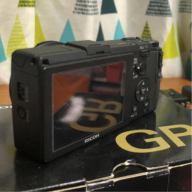 RICOH(リコー)の（t様専用）美品 RICOH GR（ご予約特典などおまけ多数！） スマホ/家電/カメラのカメラ(コンパクトデジタルカメラ)の商品写真