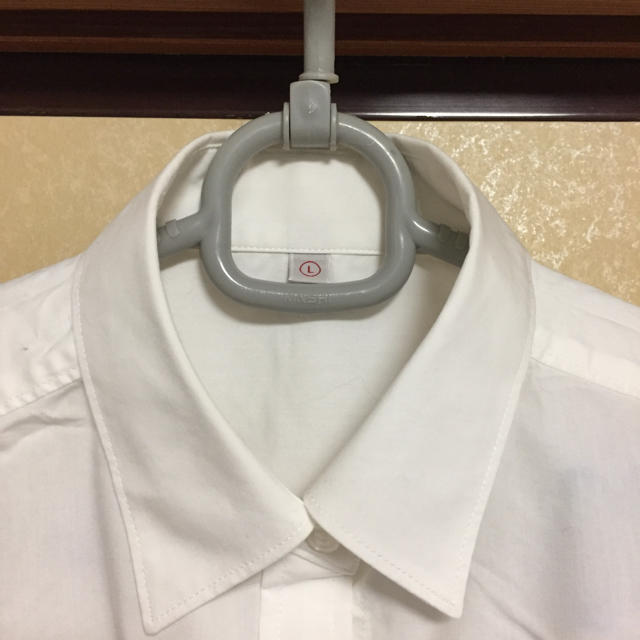 UNIQLO(ユニクロ)のUNIQLO ホワイトYシャツ 難あり レディースのトップス(シャツ/ブラウス(長袖/七分))の商品写真