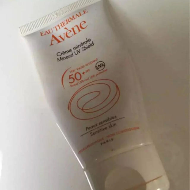 Avene(アベンヌ)のアベンヌ  ミネラルUVシールド 日焼け止め 敏感肌用 コスメ/美容のボディケア(日焼け止め/サンオイル)の商品写真