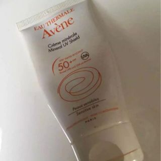 アベンヌ(Avene)のアベンヌ  ミネラルUVシールド 日焼け止め 敏感肌用(日焼け止め/サンオイル)