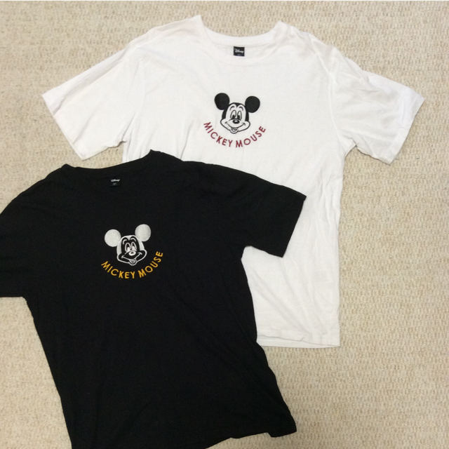 Disney(ディズニー)のディズニー ミッキーTシャツ お揃い ペアルック レディースのトップス(Tシャツ(半袖/袖なし))の商品写真