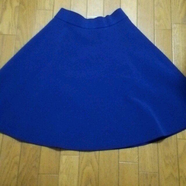 La TOTALITE(ラトータリテ)の青色スカート レディースのスカート(ひざ丈スカート)の商品写真