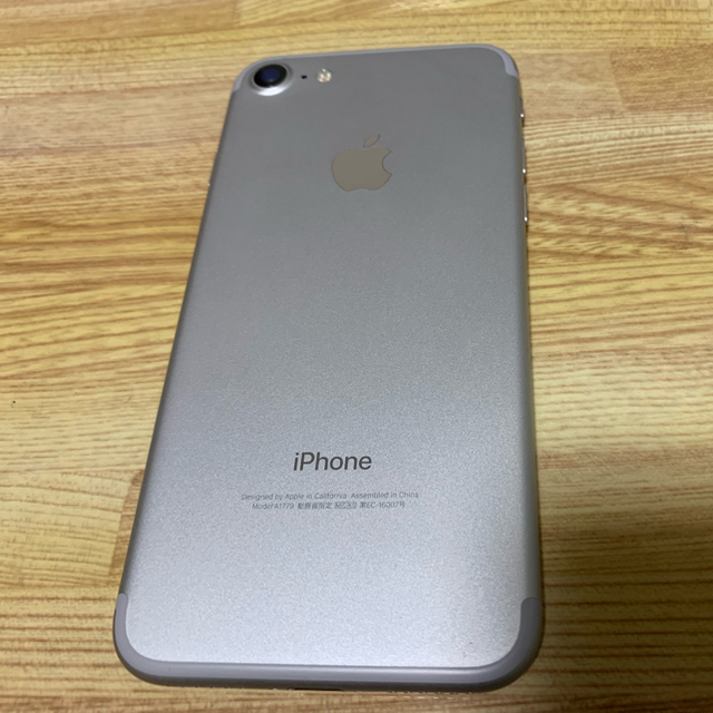 iPhone7 シルバー　128GB SIMフリー