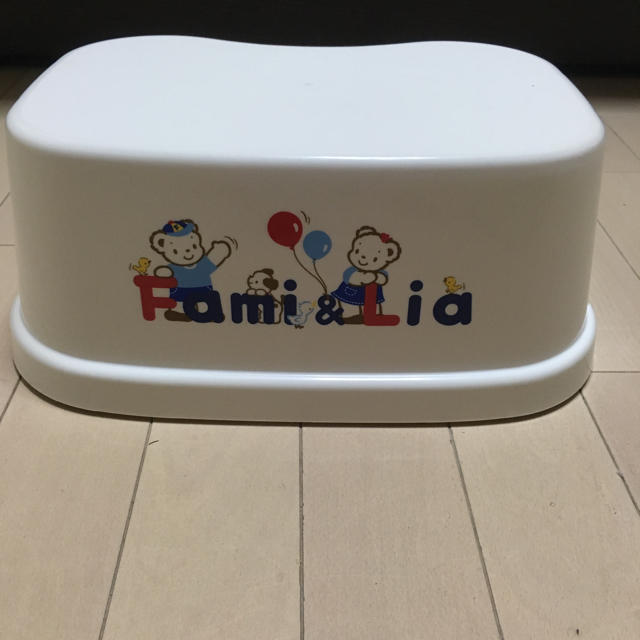 familiar(ファミリア)の新品未使用 ファミリアfamiliar ステップ キッズ/ベビー/マタニティの外出/移動用品(その他)の商品写真