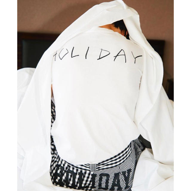 holiday(ホリデイ)のmizuki様専用■HOLIDAY ホリディ■バックプリントTシャツ レディースのトップス(Tシャツ(半袖/袖なし))の商品写真