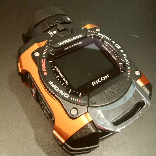 RICOH(リコー)のリコー　アクションカメラ　RICOH WG-M1-OR スマホ/家電/カメラのカメラ(ビデオカメラ)の商品写真