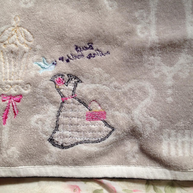 新品未使用♡刺繍可愛いハンカチ♡ レディースのファッション小物(ハンカチ)の商品写真