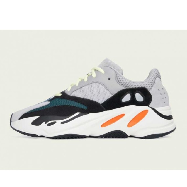 スニーカーyeezy700