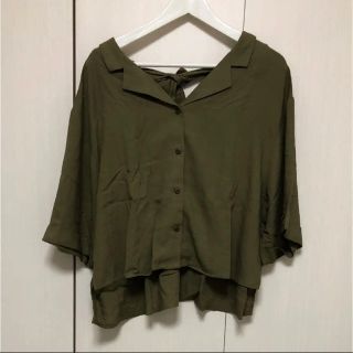 ダブルクローゼット(w closet)の新作 ダブルクローゼット 後ろリボンシャツ(シャツ/ブラウス(長袖/七分))