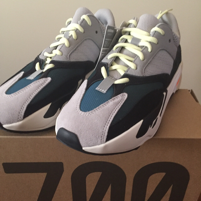 スニーカーアディダス イージーブースト700 YEEZY BOOST 700