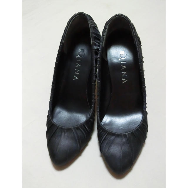 DIANA(ダイアナ)のDIANA ダイアナ　少し光沢のある黒に近いブルーグレーで布製のパンプス23 レディースの靴/シューズ(ハイヒール/パンプス)の商品写真