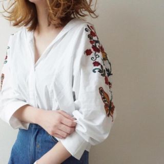 ザラ(ZARA)のZARA 刺繍ブラウス 花柄(シャツ/ブラウス(長袖/七分))