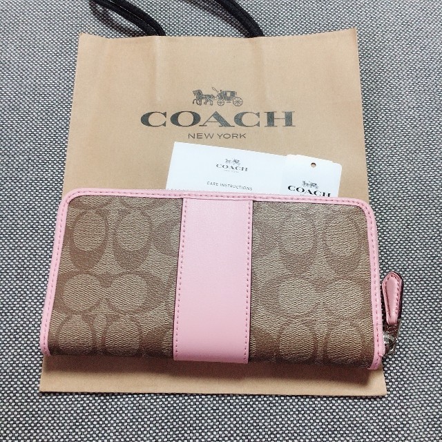 COACH(コーチ)の新品　最新モデル　COACH　長財布　人気　カーキ×ブラッシュピンク レディースのファッション小物(財布)の商品写真