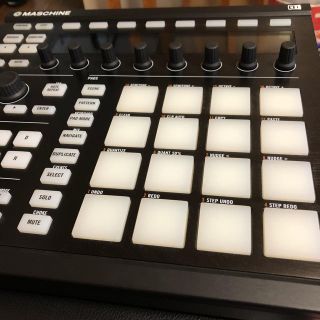 Maschine mk2(MIDIコントローラー)