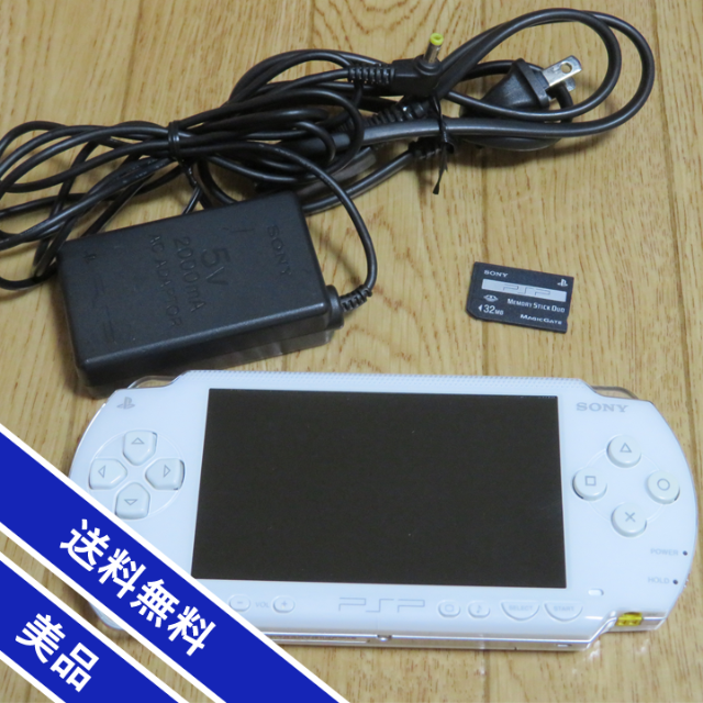 SONY(ソニー)のPSP 1000 ホワイト エンタメ/ホビーのゲームソフト/ゲーム機本体(携帯用ゲーム機本体)の商品写真