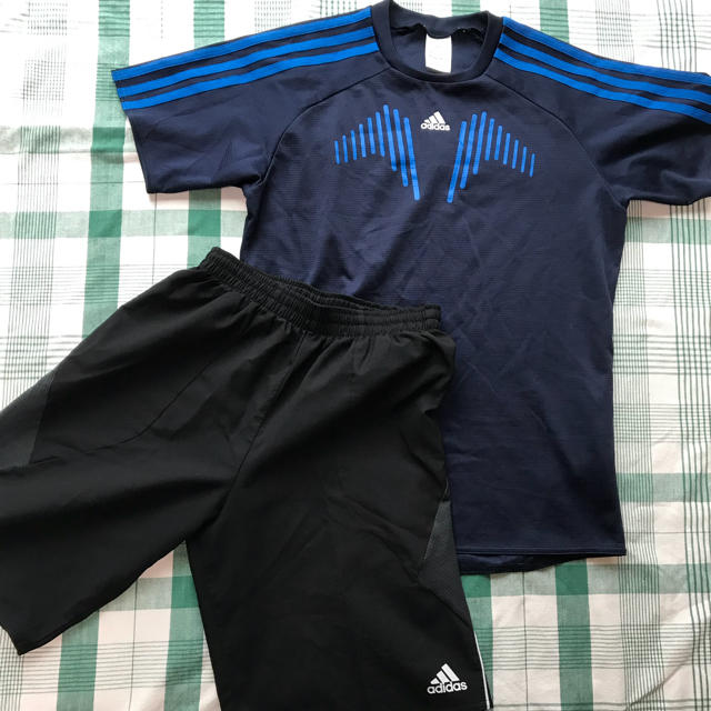 adidas(アディダス)のサッカーパンツ  と  シャツ 160 チケットのスポーツ(サッカー)の商品写真