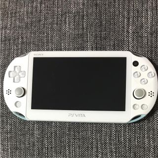 プレイステーションヴィータ(PlayStation Vita)のPlayStation®Vita（PCH-2000シリーズ）Wi-Fiモデル …(携帯用ゲーム機本体)